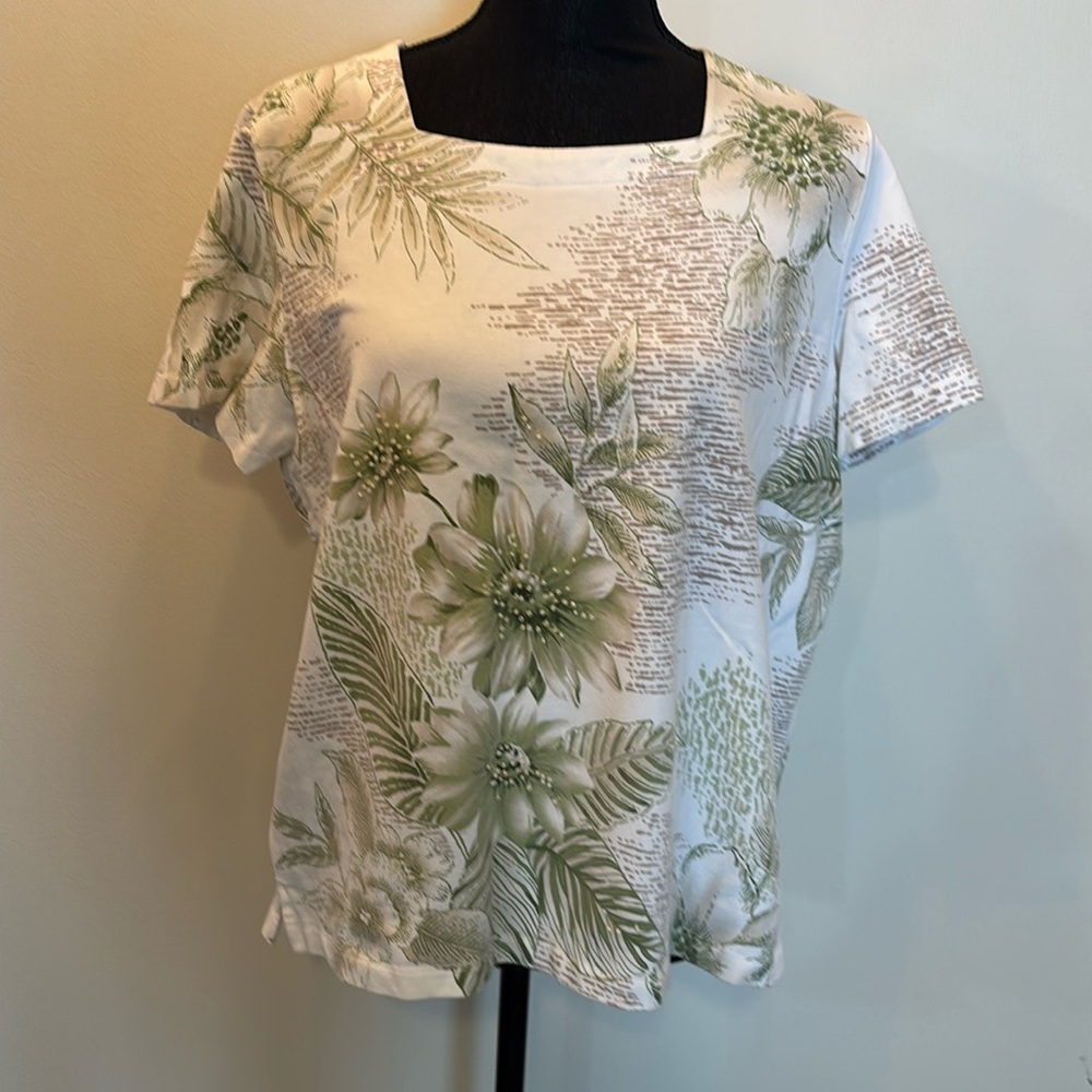 Alfred Dunner Women’s L Short Sleeve Shirt green flowers beading square neck‎